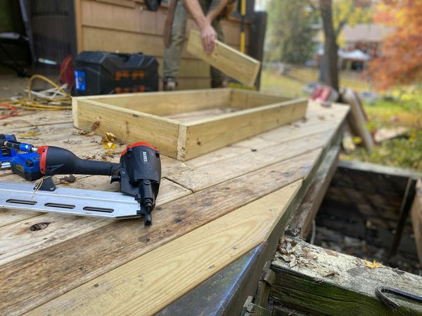 Optimisez votre garage : astuces ingénieuses pour un rangement mural efficace